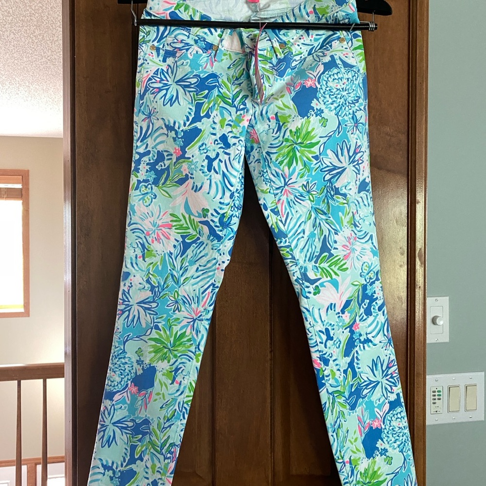 Lilly Pulitzer Blue and Green Casual Bottoms with Tropical Print